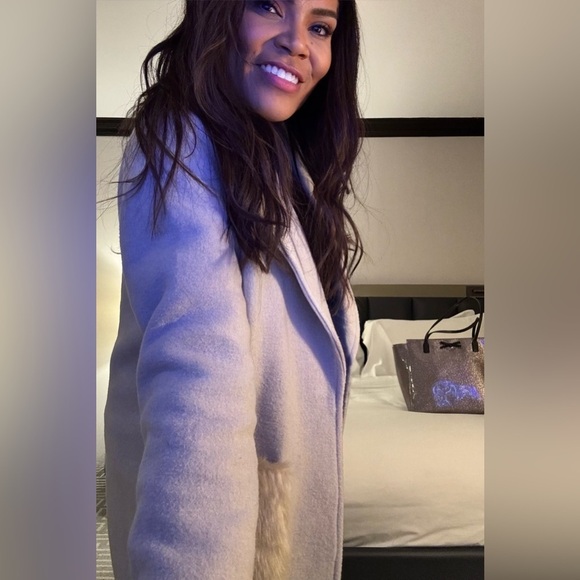 FALL/WINTER Cream Coat - Picture 2 of 7